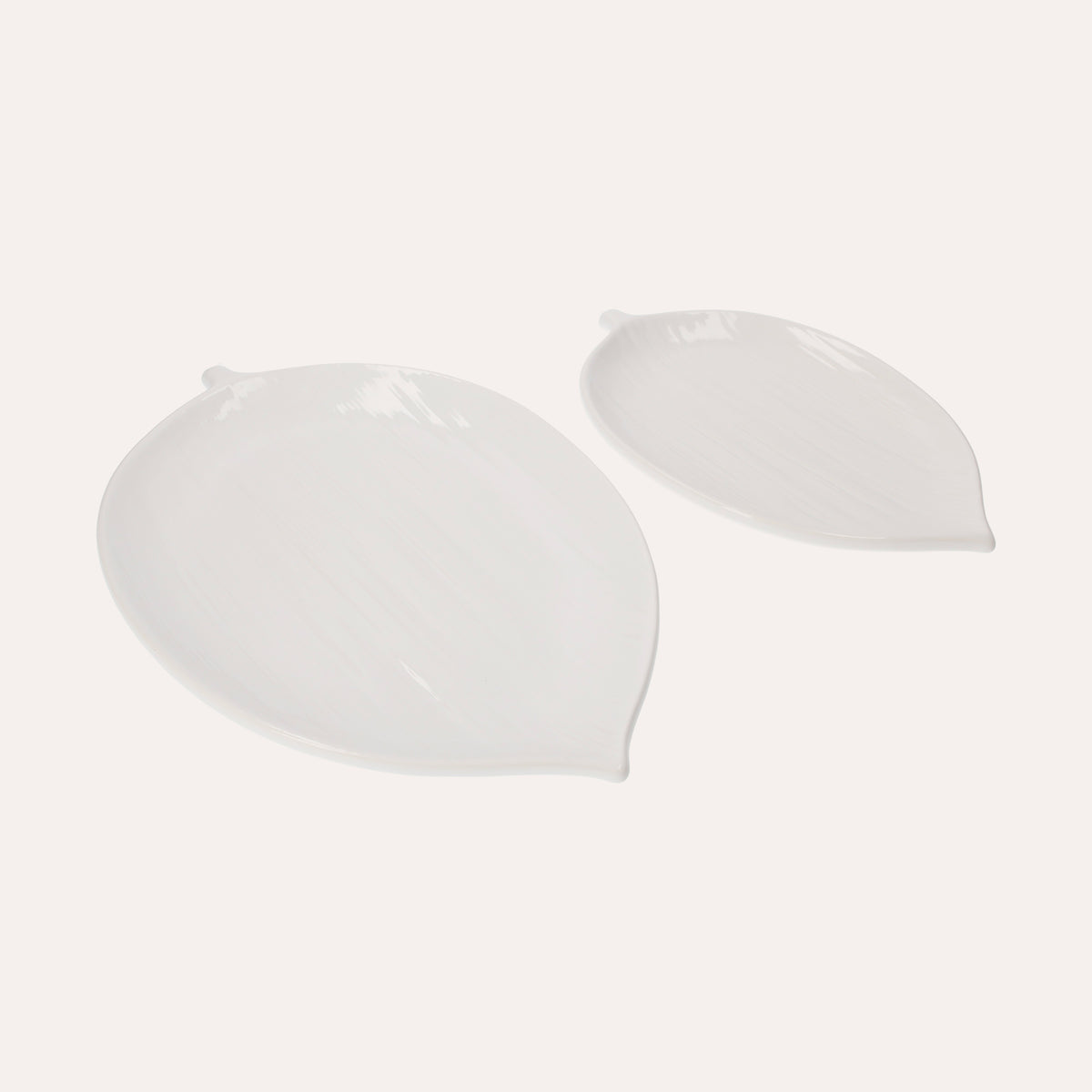 Set mit 2 blattförmigen Speisetellern aus Keramik