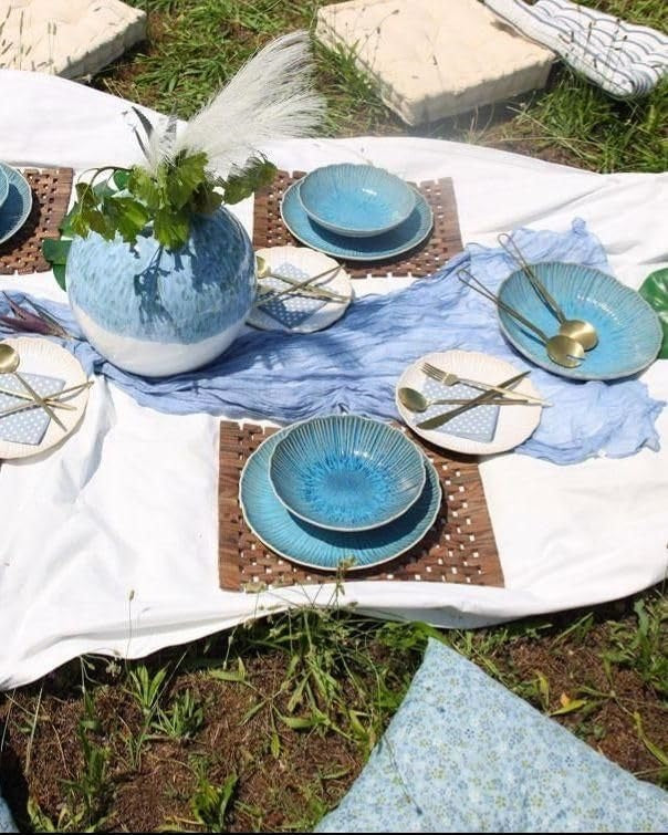 Servizio di 12 (4+4+4)Piatti in Ceramica Azzurra con Motivi a Corallo