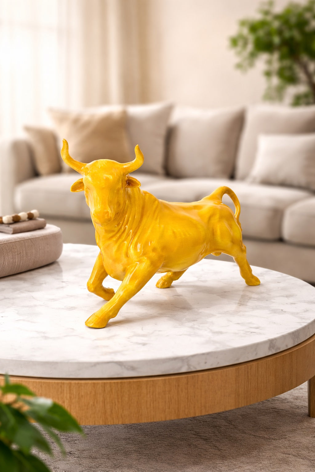 Toro Decorativo in Ceramica Gialla