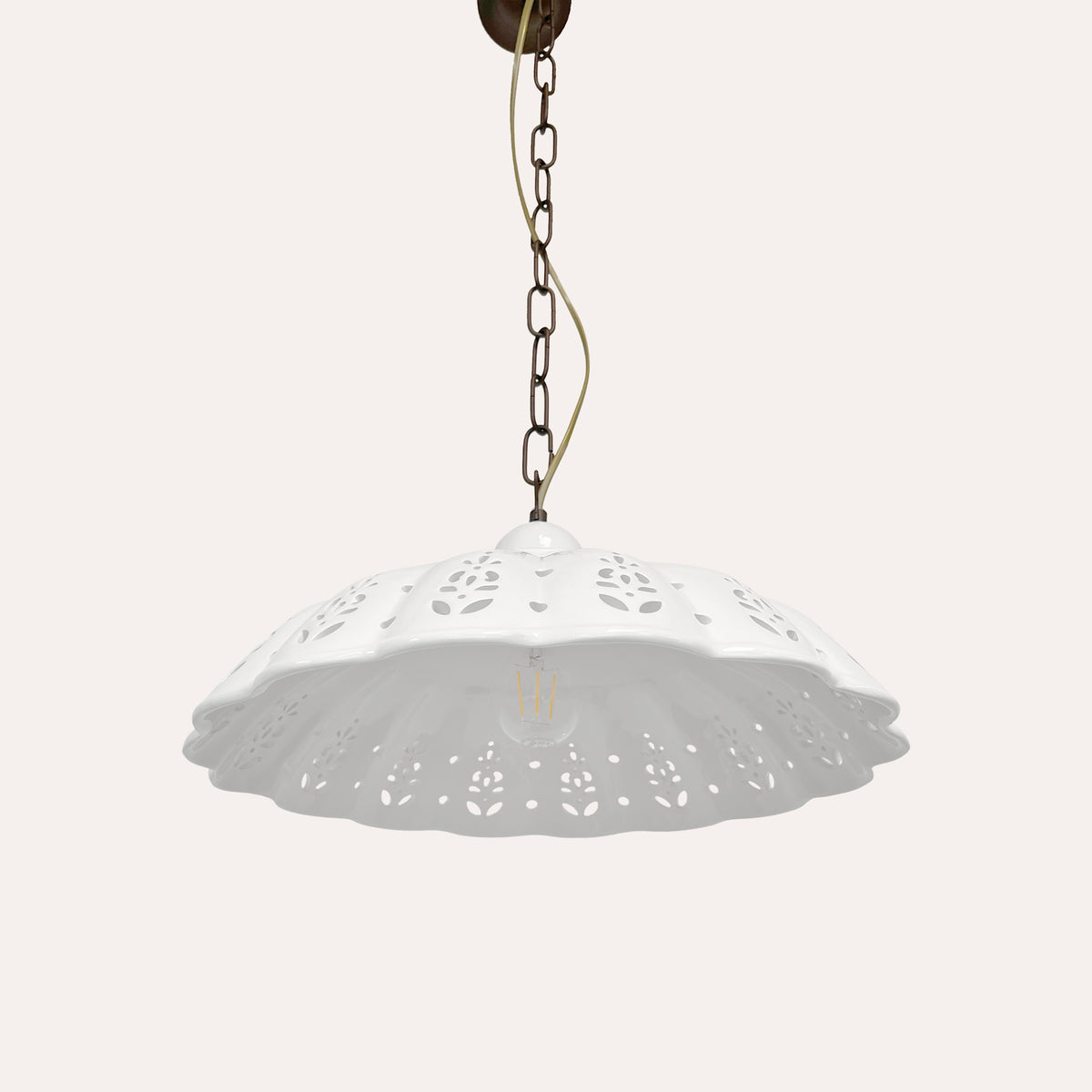 Lampadario Traforato in Ceramica Bianca Ø. 42cm