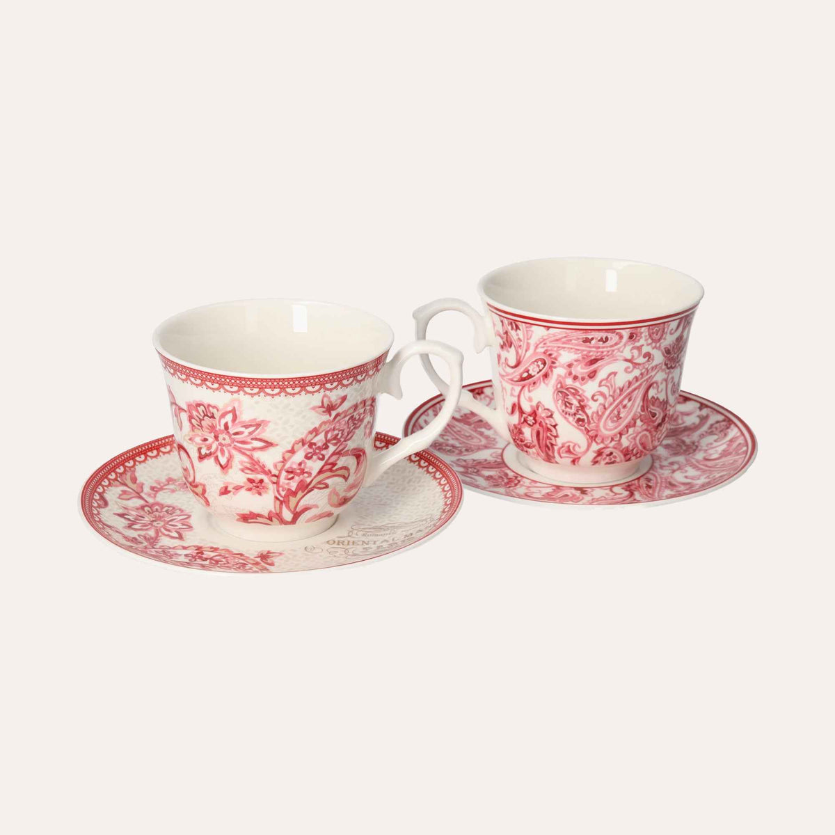 Juego de 2 Tazas y Platillos de Porcelana Decorada en Rojo – Estilo Clásico
