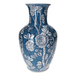 Elegante Jarrón de Porcelana con Flores y Mariposas