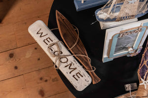 Geschnitzter „Welcome“-Fisch aus Holz zum Aufhängen, 40×2×65H