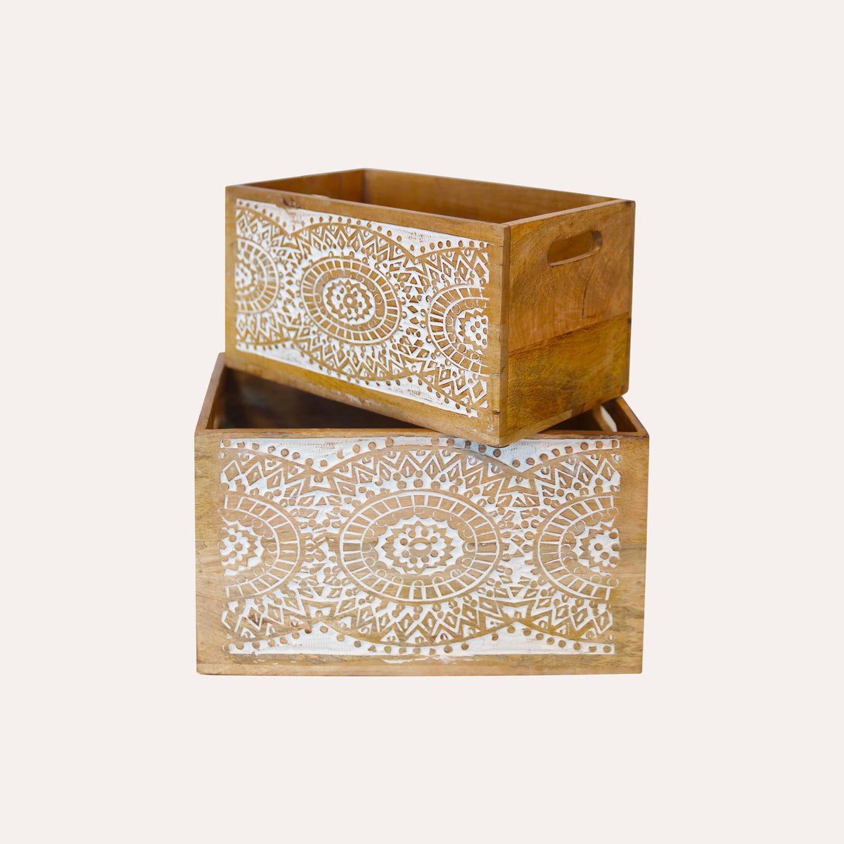 Porte-revues en bois indien blanc sculpté à la main