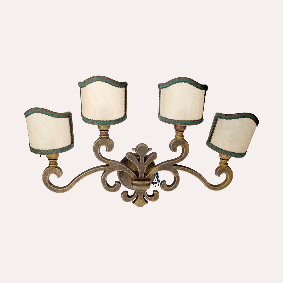 Applique In Ottone A Quattro Luci