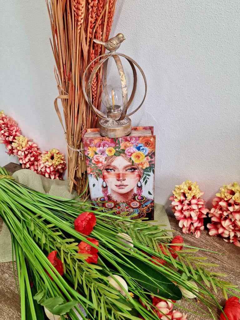 Lampada da Tavolo in Metallo Oro con Decorazione Uccellino in Ottone – Design Elegante
