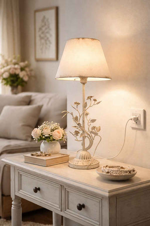 Lampada da Tavolo in Ferro Bianco con Fiori