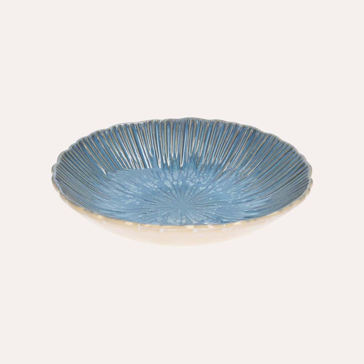 Ensaladera de cerámica turquesa con decoración coral.