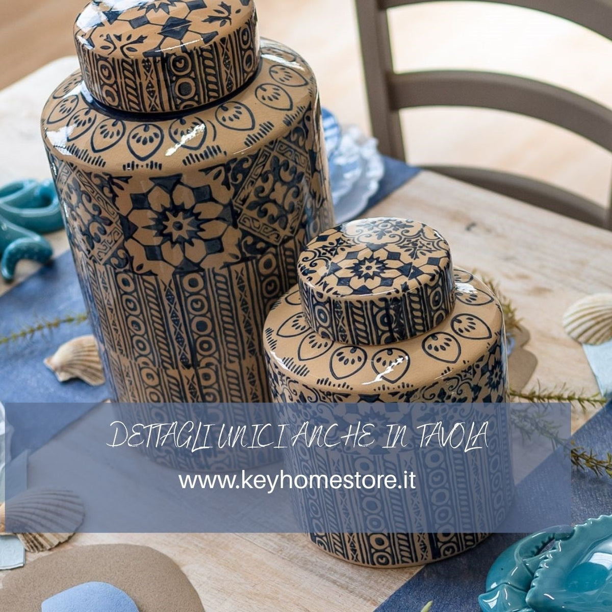 Potiche em Cerâmica Bege com Decorações Azuis H.45 cm - KeyHome Store