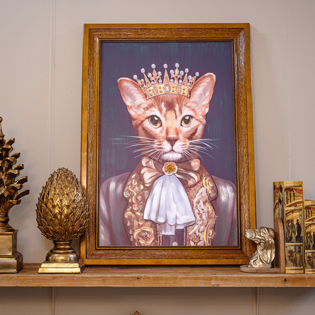 Quadro Gatto Corona Vintage con Cornice in Legno 70x100 cm - KeyHome Store