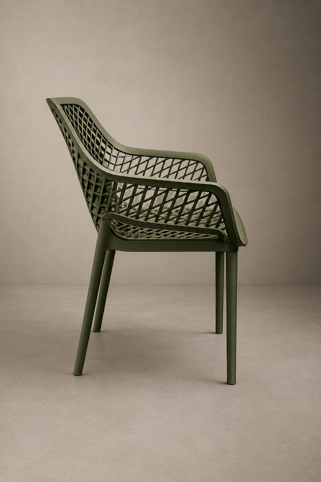 Poltrona Traforata in Polipropilene Verde Opaco 56x60x82cm