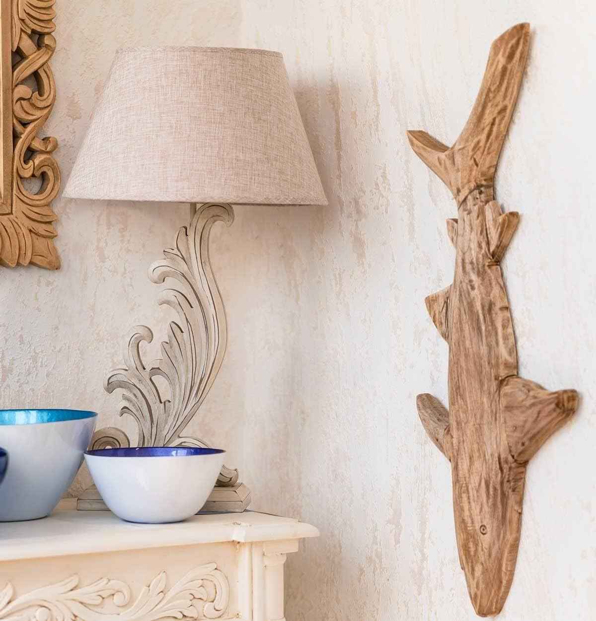Décoration en bois en forme de requin fabriquée à la main