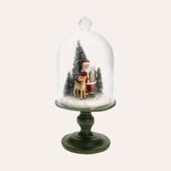 Glasvitrine mit Weihnachtsmann und Hirsch, Weihnachtsdekoration