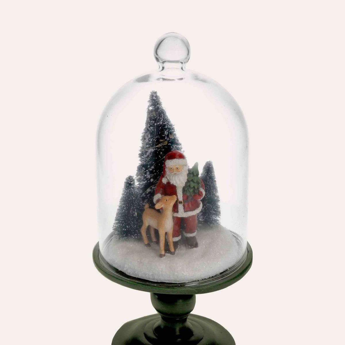 Glasvitrine mit Weihnachtsmann und Hirsch, Weihnachtsdekoration