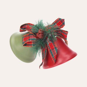 Par de Campanas Rojas y Verdes con Lazo Escocés – Elegantes Decoraciones Navideñas