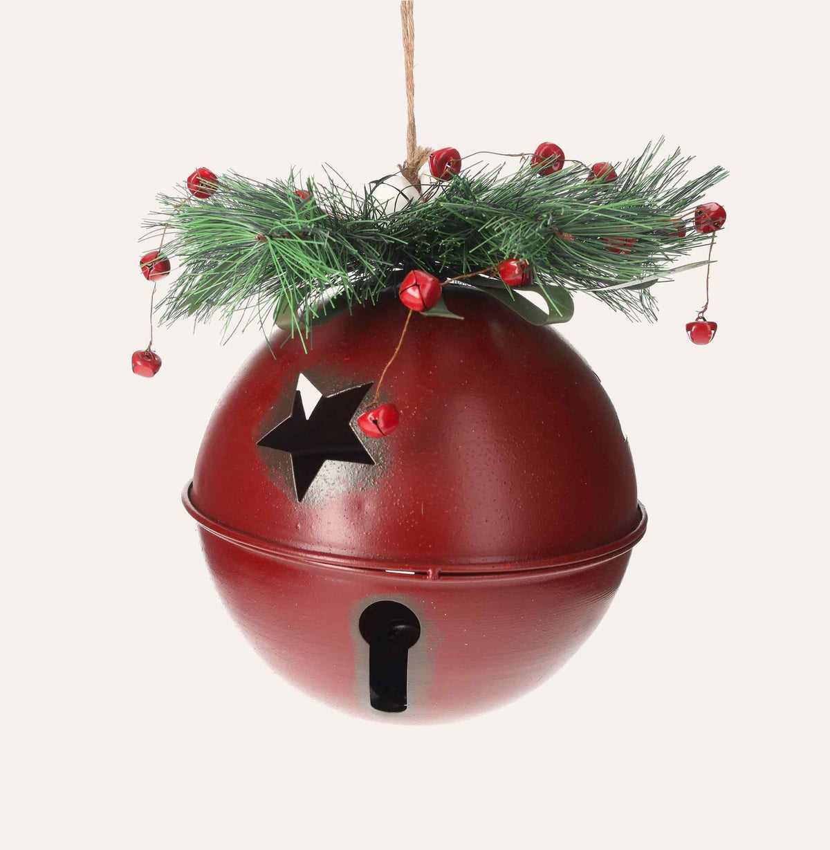 Rote Weihnachtskugel aus Metall mit Rassel und Kiefer
