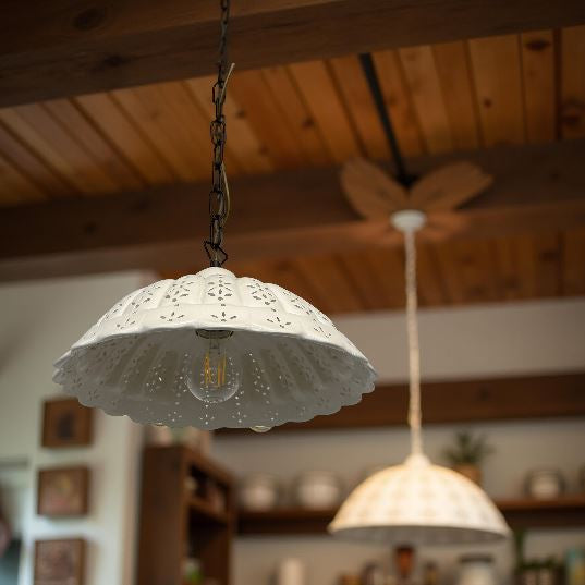 Lampadario Cupola Smerlata in Ceramica Bianco Ø. 32cm - KeyHome Store